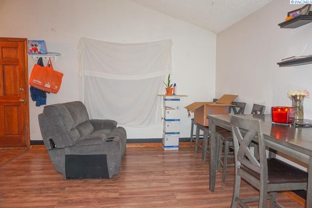 218 E 8th Pl, Kennewick, WA 99336