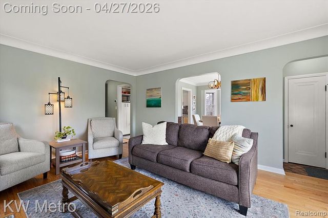 1830 Stanhope Street, Grosse Pointe Woods, MI 48236