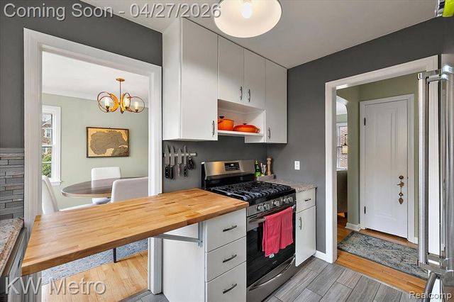 1830 Stanhope Street, Grosse Pointe Woods, MI 48236