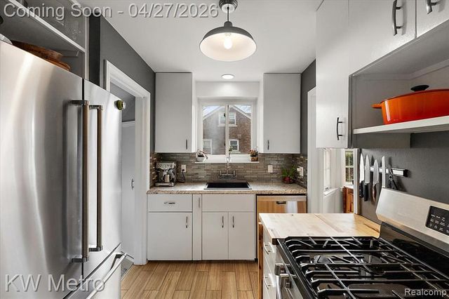 1830 Stanhope Street, Grosse Pointe Woods, MI 48236