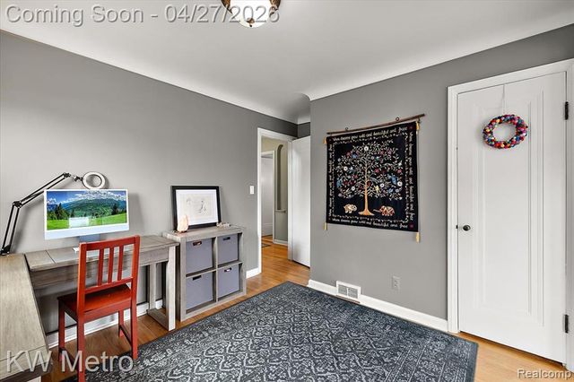 1830 Stanhope Street, Grosse Pointe Woods, MI 48236