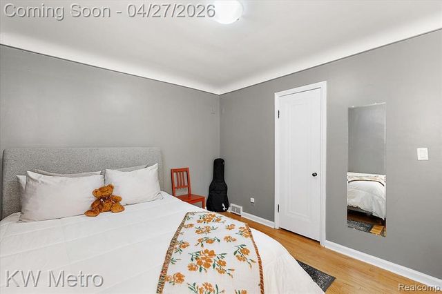 1830 Stanhope Street, Grosse Pointe Woods, MI 48236