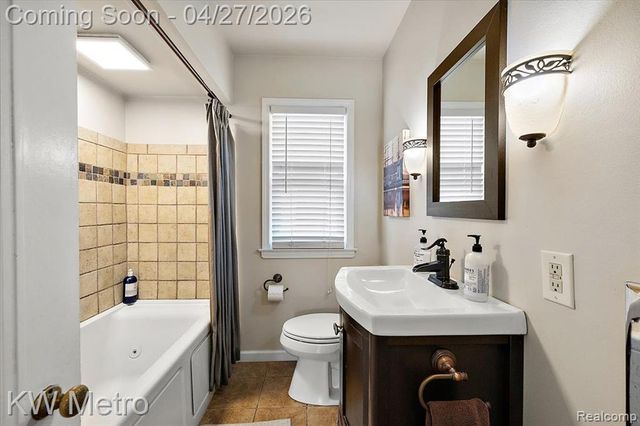 1830 Stanhope Street, Grosse Pointe Woods, MI 48236