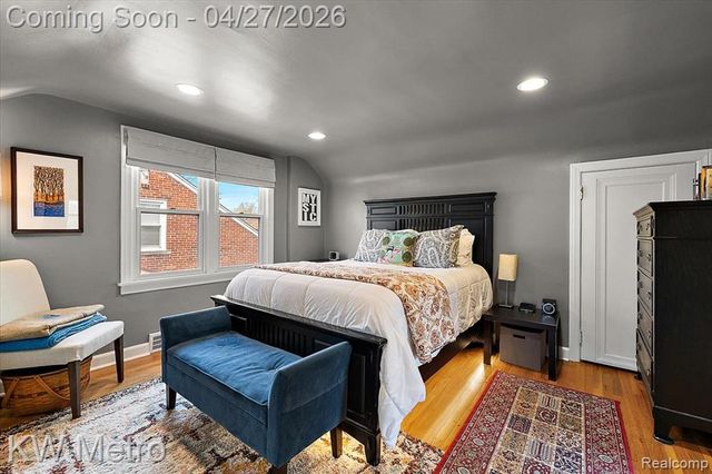 1830 Stanhope Street, Grosse Pointe Woods, MI 48236