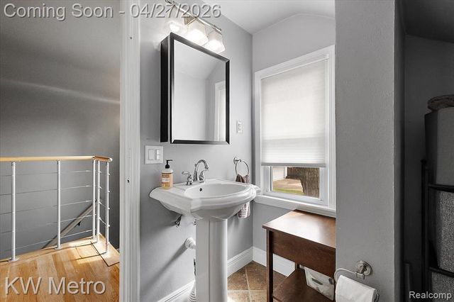 1830 Stanhope Street, Grosse Pointe Woods, MI 48236