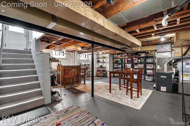 1830 Stanhope Street, Grosse Pointe Woods, MI 48236