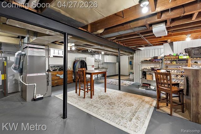 1830 Stanhope Street, Grosse Pointe Woods, MI 48236