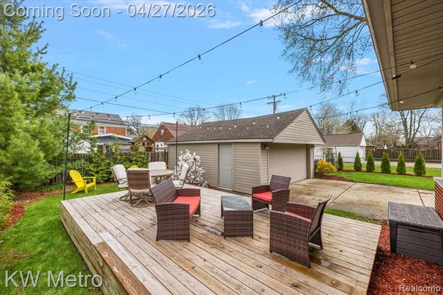 1830 Stanhope Street, Grosse Pointe Woods, MI 48236