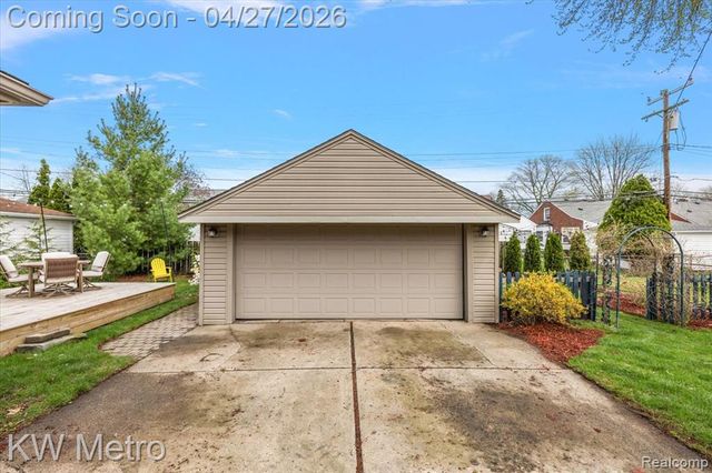 1830 Stanhope Street, Grosse Pointe Woods, MI 48236