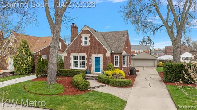 1830 Stanhope Street, Grosse Pointe Woods, MI 48236