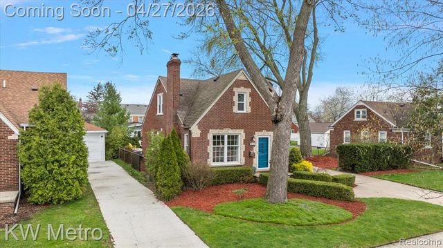 1830 Stanhope Street, Grosse Pointe Woods, MI 48236