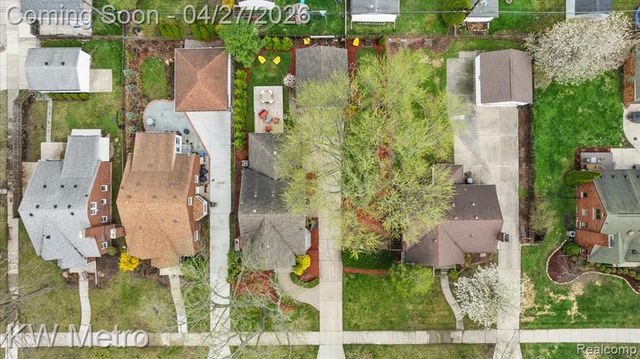 1830 Stanhope Street, Grosse Pointe Woods, MI 48236