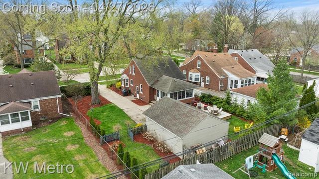 1830 Stanhope Street, Grosse Pointe Woods, MI 48236