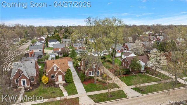 1830 Stanhope Street, Grosse Pointe Woods, MI 48236