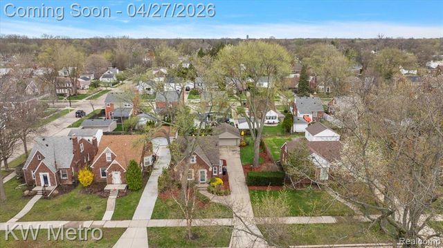 1830 Stanhope Street, Grosse Pointe Woods, MI 48236