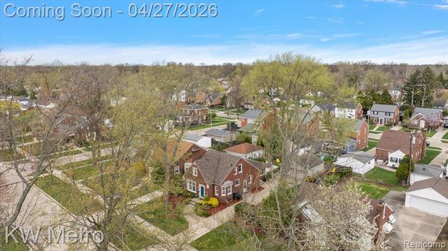 1830 Stanhope Street, Grosse Pointe Woods, MI 48236