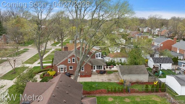 1830 Stanhope Street, Grosse Pointe Woods, MI 48236