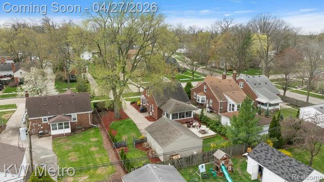 1830 Stanhope Street, Grosse Pointe Woods, MI 48236
