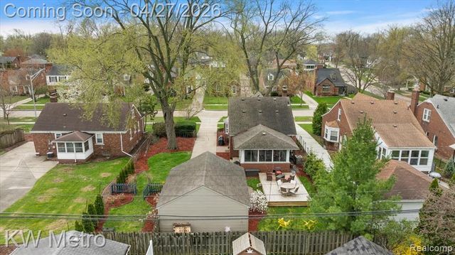 1830 Stanhope Street, Grosse Pointe Woods, MI 48236