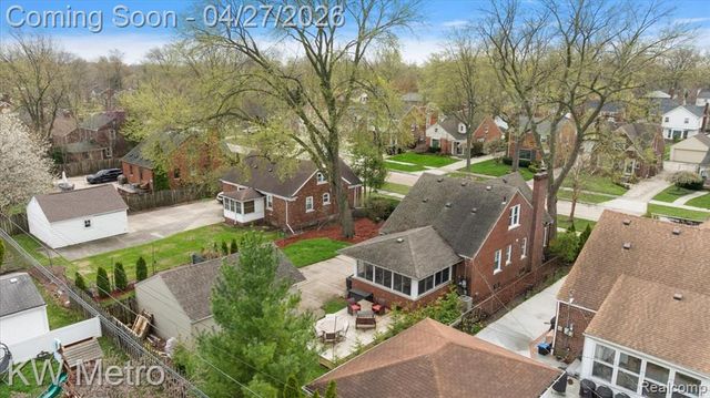 1830 Stanhope Street, Grosse Pointe Woods, MI 48236