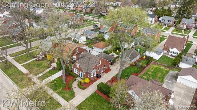 1830 Stanhope Street, Grosse Pointe Woods, MI 48236