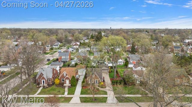 1830 Stanhope Street, Grosse Pointe Woods, MI 48236