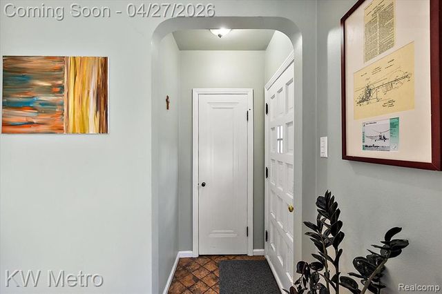 1830 Stanhope Street, Grosse Pointe Woods, MI 48236