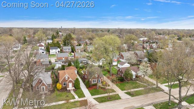 1830 Stanhope Street, Grosse Pointe Woods, MI 48236