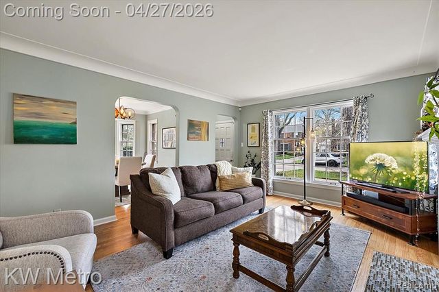 1830 Stanhope Street, Grosse Pointe Woods, MI 48236