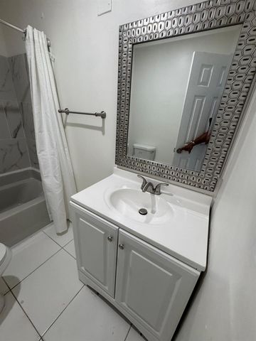 804 Orange Avenue B, Fort Pierce, FL 34950
