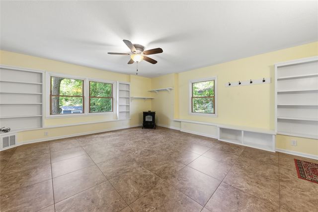 657 61st Street, Des Moines, IA 50312