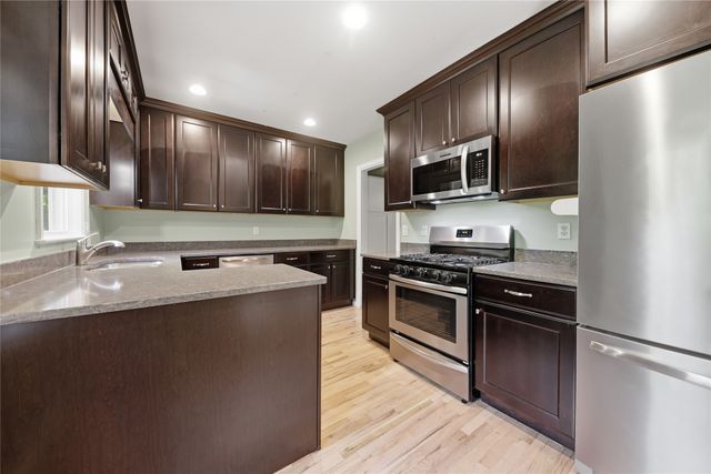 657 61st Street, Des Moines, IA 50312