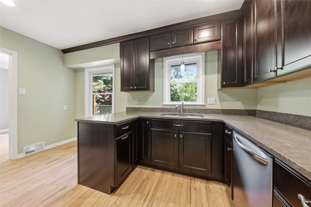 657 61st Street, Des Moines, IA 50312