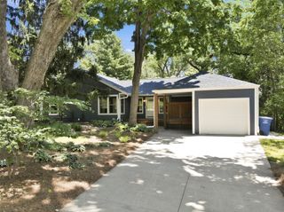 657 61st Street, Des Moines, IA 50312