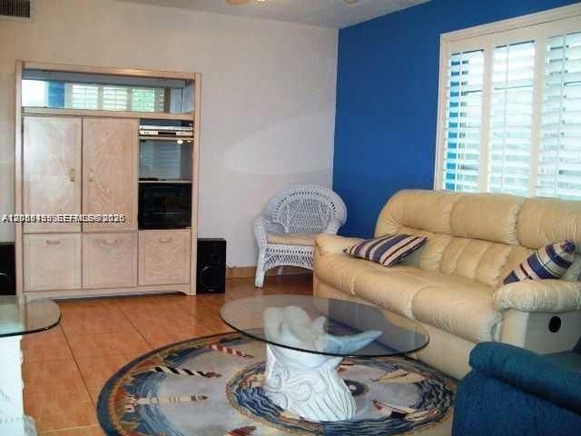 1007 N 19th Avenue 19, Hollywood, FL 33020