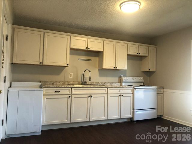 223 E Glendale Avenue E, Mount Holly, NC 28120