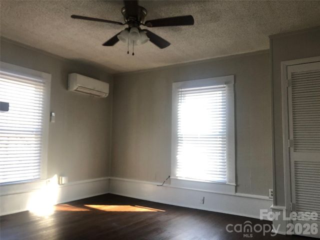 223 E Glendale Avenue E, Mount Holly, NC 28120