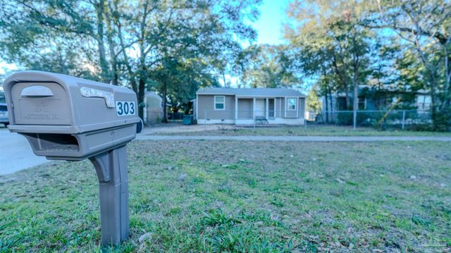 303 Chaseville St, Pensacola, FL 32507