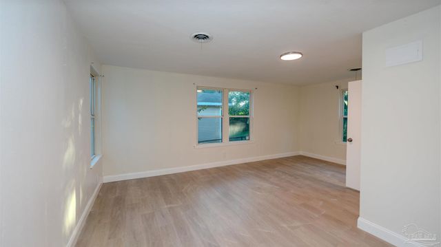 303 Chaseville St, Pensacola, FL 32507