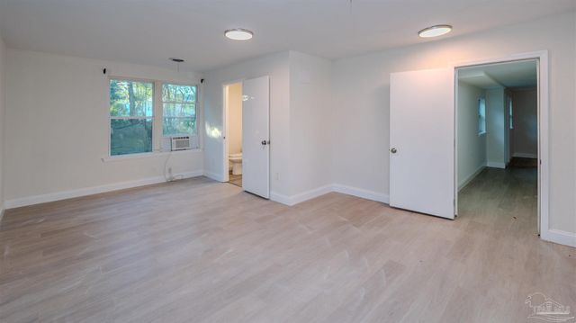 303 Chaseville St, Pensacola, FL 32507