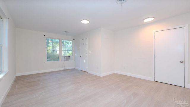 303 Chaseville St, Pensacola, FL 32507