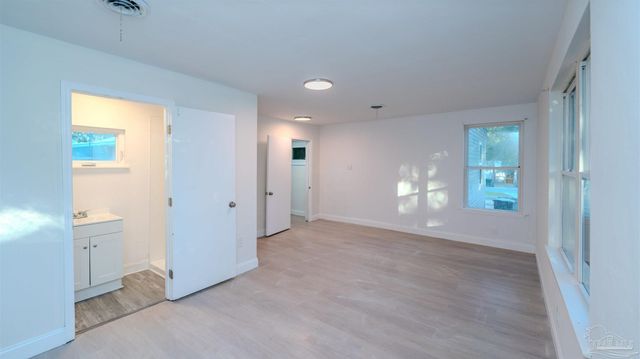 303 Chaseville St, Pensacola, FL 32507