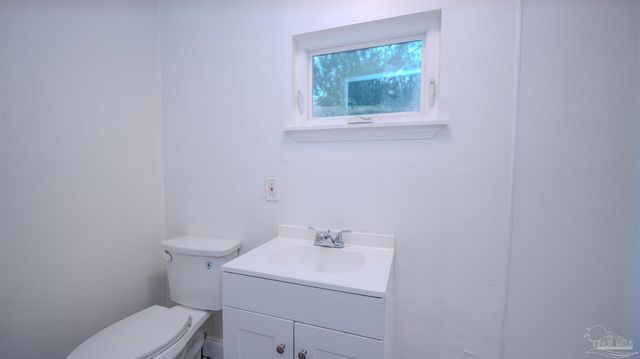 303 Chaseville St, Pensacola, FL 32507