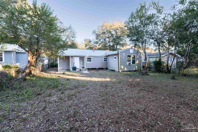 303 Chaseville St, Pensacola, FL 32507