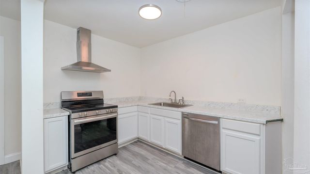 303 Chaseville St, Pensacola, FL 32507