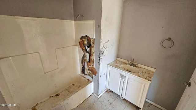 9113 E BUTTERNUT Avenue, Mesa, AZ 85208