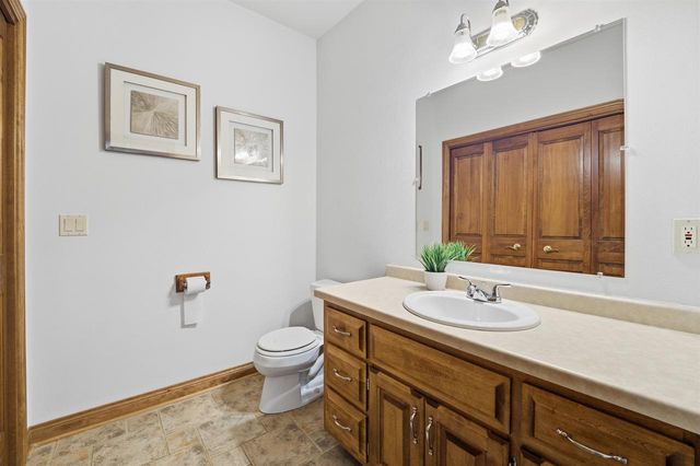 321 E APPLE CREEK ROAD, Appleton, WI 54913