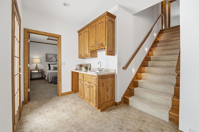 321 E APPLE CREEK ROAD, Appleton, WI 54913