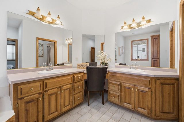 321 E APPLE CREEK ROAD, Appleton, WI 54913