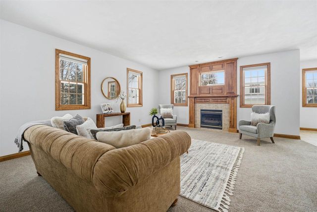 321 E APPLE CREEK ROAD, Appleton, WI 54913